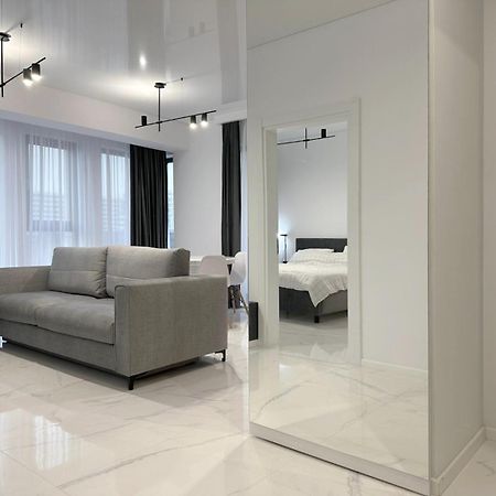 Koya Tower By The Lake Apartments Mamaia Exteriér fotografie