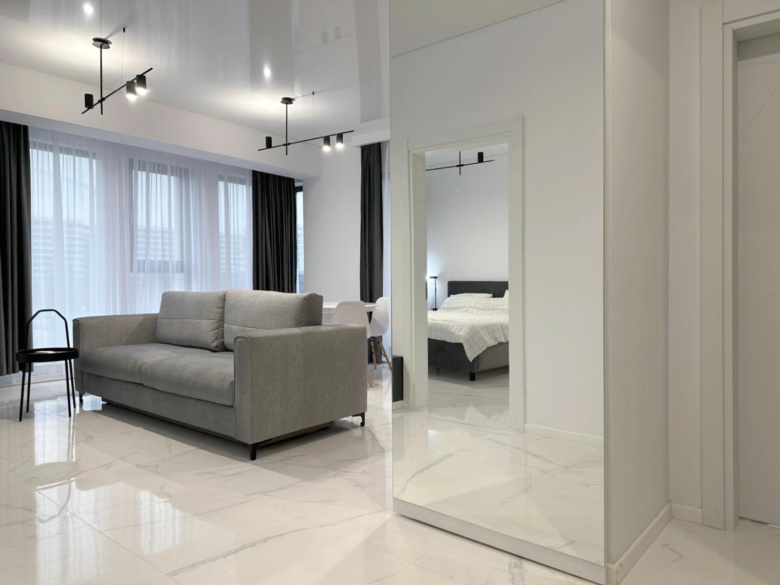 Koya Tower By The Lake Apartments Mamaia Exteriér fotografie